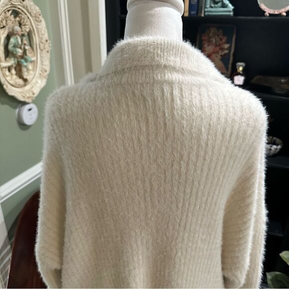 TopShop White Fuzzy Sweater Size M - Picture 7 of 11